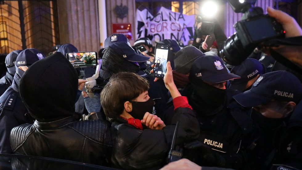 Clashes in Poland as police remove pro-choice activists chained to