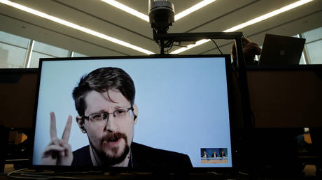 NSA whistleblower Edward Snowden to apply for Russian CITIZENSHIP after 7 years in legal limbo