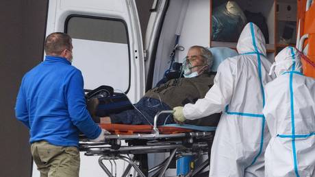 The ambulance team took the patient to the quarantine center in Kommunarka.