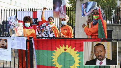 Oromo Women in the UK stage a protest outside Downing Street against Ethiopian Prime Minister, Abiy Ahmed's abuse of human rights of people in their homeland. © LightRocket via Getty Images / Keith Mayhew / SOPA Images; (inset) Abiy Ahmed © Pool via REUTERS / Michel Euler