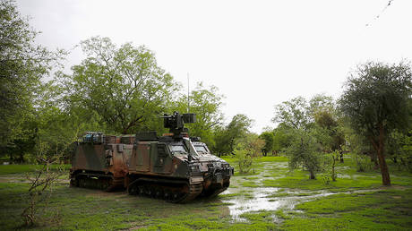 French soldiers patrol in an all-terrain armoured vehicle in the Gourma region during Operation Barkhane in Ndaki, Mali, July 28, 2019. © Reuters / Benoit Tessier