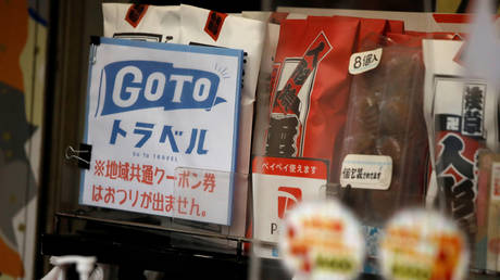 A sign for 'Go To Travel' campaign, a Japanese government-backed travel discount program, amid the coronavirus disease outbreak in Tokyo, Japan, October 13, 2020. © Reuters / Issei Kato