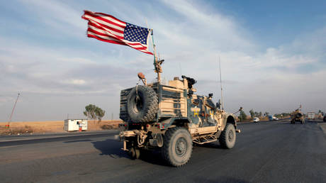 FILE PHOTO: A convoy of US vehicles is seen after withdrawing from northern Syria, in Erbil, Iraq, October 21, 2019 © Reuters / Azad Lashkari