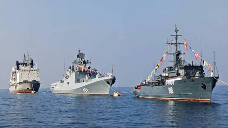 Admiral Makarov frigate and other vessels takes part in Russian Navy Day celebrations in Tartus, Syria. © Sputnik / Russian Defence Ministry