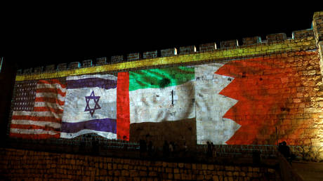 National flags of Bahrain, UAE, Israel and the US are projected on the walls of Jerusalem's Old city, September 15, 2020. © Reuters / Ronen Zvulun / File Photo