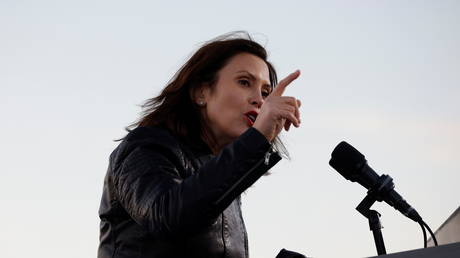 Whitmer points the finger of shame at Biden campaign event © Reuters / Brian Snyder