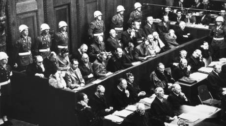 Main defendants as war criminals of the Nazi regime are surrounded by military policemen at the Nuremberg Trials in 1946 © Global Look Press/dpa-Zentralbild/Agentur Voller Ernst