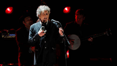 FILE PHOTO: Singer Bob Dylan