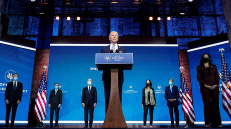 Joe Biden stands with his nominees for his national security team in Wilmington, Delaware, November 24, © Reuters / Joshua Roberts