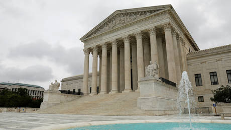 FILE PHOTO: The Supreme Court of the United States is seen in Washington, DC, US. © Reuters / Andrew Kelly