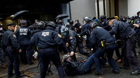 Anti-Trump protesters waiting to intercept MAGA caravan violently clash with NYPD… as convoy halts traffic in New Jersey (VIDEOS)