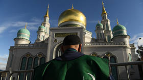 Muslims shouldn’t marry non-Muslims & can only do so after seeking official permission, rules Russian Islamic body