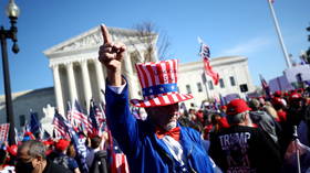 Scuffles in Washington as thousands of Trump supporters face off against counter-protesters (VIDEOS)