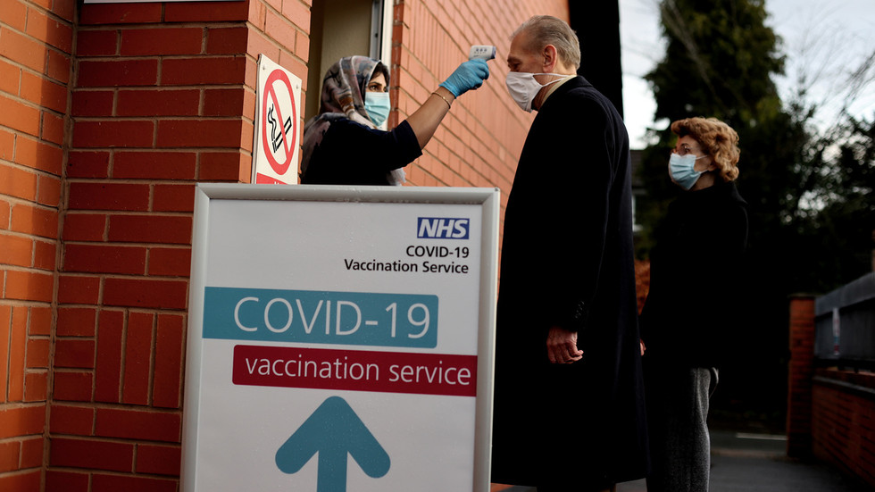 Britain must increase vaccine distribution by TEN TIMES and maintain national blockade to avoid a major Covid spike, warns new study – RT UK News