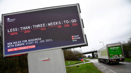 British government Brexit information campaign advertisement is seen along the M25 near Westerham, in Kent, southern Britain, (FILE PHOTO) © REUTERS/Toby Melville