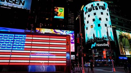 FILE PHOTO: The Nasdaq building in Times Square, in New York City, the US © Reuters / Eduardo Munoz