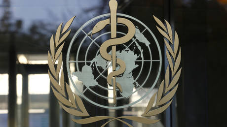 A logo is pictured on the World Health Organization (WHO) headquarters in Geneva, Switzerland, (FILE PHOTO) © REUTERS/Denis Balibouse