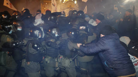 40 officers suffer chemical burns to the eyes as clashes break out at Ukrainian anti-lockdown protest in Kiev