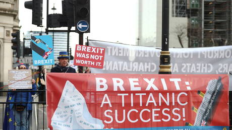 Anti-Brexit protester demonstrates outside the Houses of Parliament in London, Britain, (FILE PHOTO) ©  REUTERS/Hannah Mckay