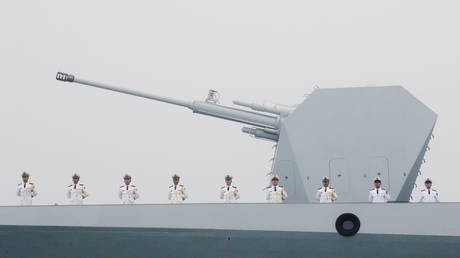 Chinese Navy's destroyer Taiyuan takes part in a naval parade off the eastern port city of Qingdao, to mark the 70th anniversary of the founding of Chinese People's Liberation Army Navy, China, April 23, 2019. © Reuters / Jason Lee