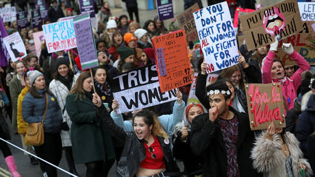 FILE PHOTO: Protesters hold banners as they take part in the Women's March in London, Britain January 19, 2019 © Reuters / Simon Dawson