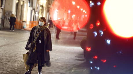 &lsquo;Two guests per home&rsquo;: Italy shuts businesses & limits family visits as entire country labeled &lsquo;red zone&rsquo; for Christmas