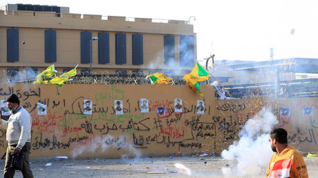 Rockets &lsquo;targeting US embassy&rsquo; rain on Baghdad&rsquo;s Green Zone &ndash; VIDEOS show fiery intercepts