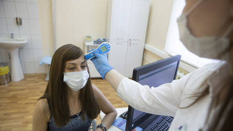 Staff wanted, antibodies required: Russian elites increasingly demanding nannies & other personnel have immunity to Covid-19