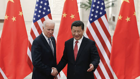 Chinese President Xi Jinping (R) shakes hands with US Vice President Joe Biden (L) inside the Great Hall of the People in Beijing December 4, 2013