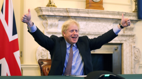Boris Johnson celebrates the signing of a trade deal with the EU at Downing Street, London, UK, December 24, 2020 © Twitter / @BorisJohnson
