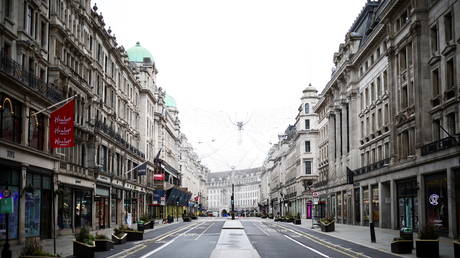 FILE PHOTO: A view of a quiet Regent Street as shops remain closed under Tier 4 restrictions in London, Britain. © REUTERS / Henry Nicholls