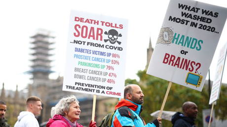 © Reuters / Henry Nicholls