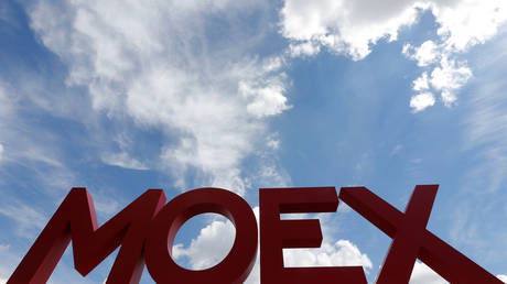 FILE PHOTO: The letters MOEX are pictured at the Moscow Exchange in Moscow, Russia © Reuters / Segrei Karpukhin