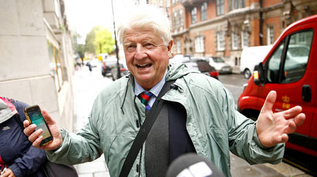 Stanley Johnson, father of Britain's Prime Minister Boris Johnson, is seen in Westminster, in London, Britain (FILE PHOTO) ©  REUTERS/Henry Nicholls/File Photo