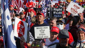 Biden ‘will be removed one way or another’: Alex Jones, Michael Flynn speak at pro-Trump march as rival protesters clash (VIDEOS)