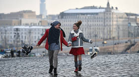 Smile, you’re in Russia! Politicians & officials to face fines for insulting citizens under Moscow’s new plans to ‘fight rudeness’