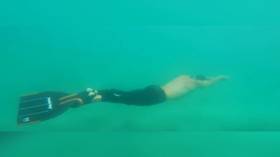 طولانی ترین شیرجه یک نفس: این دانشمند دانمارکی 202 متر زیر آب شنا می کند تا رکورد جهانی جدیدی را ثبت کند (فیلم)