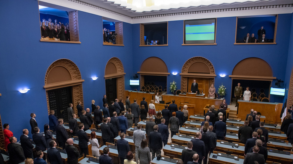 Estonian Opposition Mps Propose Referendum On Joining