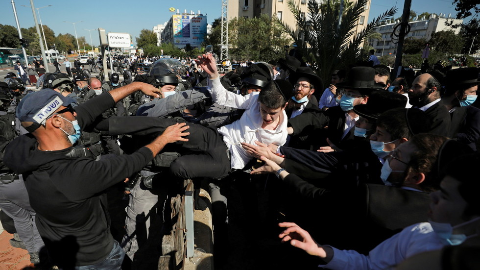 orthodox-jews-clash-with-police-in-israel-as-some-religious-schools-open-in-violation-of-lockdown-videos