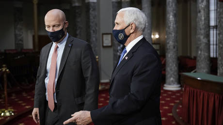 Vice President Mike Pence and his chief of staff, Marc Short, in the Capitol in Washington, DC, January 3, 2021. © J. Scott Applewhite / AFP