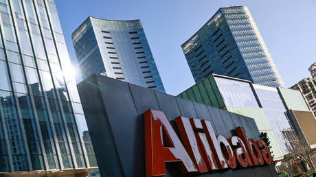 FILE PHOTO: The logo of Alibaba Group at its office in Beijing, China © Reuters / Thomas Peter