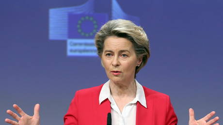 European Commission President Ursula Von Der Leyen holds a news conference on vaccine strategy in Brussels, Belgium, January 8, 2021 © Francois Walschaerts/Pool via REUTERS