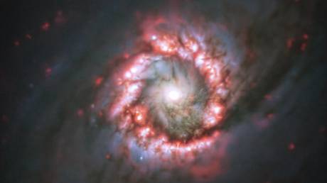 A 'rose' of star formation around a supermassive black hole in the galaxy known as NGC 1097. © ESO/TIMER survey