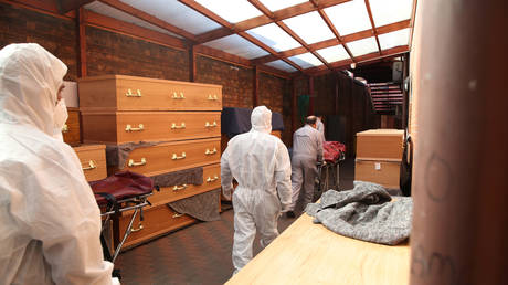 FILE PHOTO A temporary morgue in Birmingham, Britain © REUTERS/Carl Recine