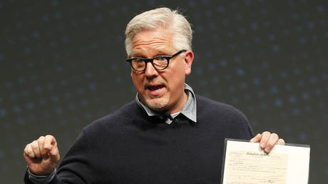 Glenn Beck speaks at a campaign event in Louisville, Kentucky, 2014. © Reuters / John Sommers