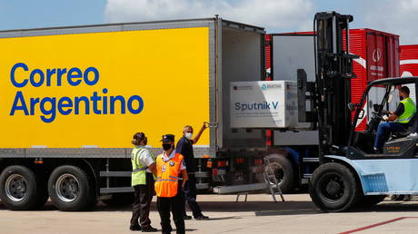 Doses of the Sputnik V vaccine against the coronavirus being loaded into a lorry at Ezeiza International Airport in Buenos Aires. © Reuters / Agustin Marcarian