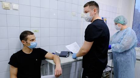 A resident of Murmansk is preparing to be vaccinated against coronavirus with the Sputnik-V vaccine at the Murmansk Regional Center for Specialized types of Medical Care.