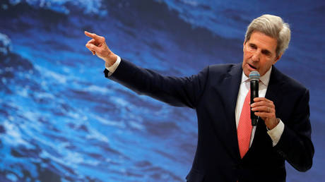 FILE PHOTO: John Kerry speaks at the UN Climate Change Conference (COP25) in Madrid, Spain, December 11, 2019 © Reuters / Susana Vera