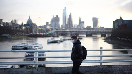 Covid-19 infection rates remain largely unchanged in England despite lockdown, ONS data shows