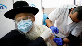 Hundreds of Israelis get infected with Covid-19 after receiving Pfizer/BioNTech vaccine – reports